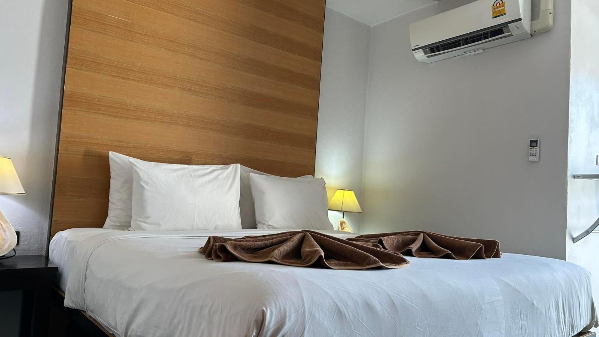 Pp Insula Hotel Фи Фи Айлънд Екстериор снимка