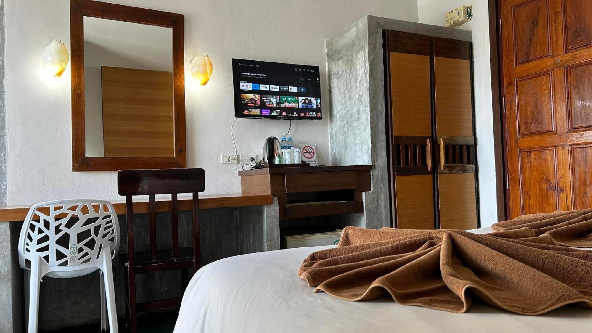 Pp Insula Hotel Фи Фи Айлънд Екстериор снимка
