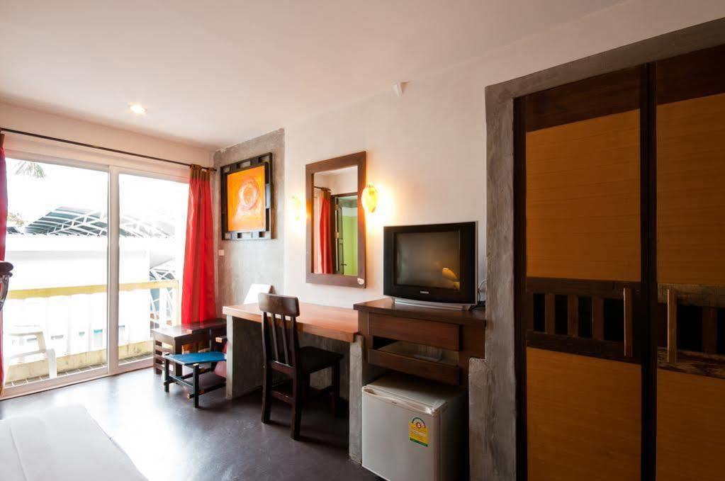 Pp Insula Hotel Фи Фи Айлънд Екстериор снимка